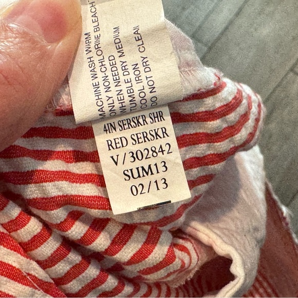 Gap Stretch Red and White Striped Mid-Rise Everyday Seersucker Shorts - Size 10 - Picture 7 of 7